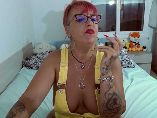 Bilder AmmandaDulley Make me oil my body for you ,dance time 999 tk and u got me kiss and waiting for some action !