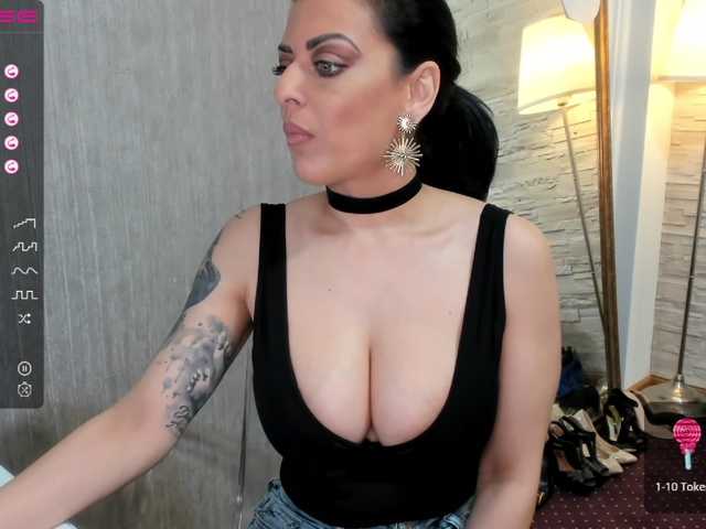 Bilder ElisaBaxter Hot MILF!!Ready for some fun ? @lush ! ! Make me WET with your TIPS !#brunette #milf #bigtits #bigass #squirt #cumshow #mommy @lovense #mommy #teen #greeneyes #DP #mom