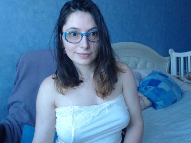 Bilder LisaSweet23 hi boys welcome to my room to chat and for hot body to see naked in private))