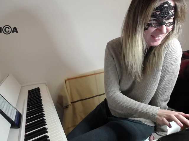 Bilder PianoGirl Hi, Im Anastasia! Applause - 1tk+