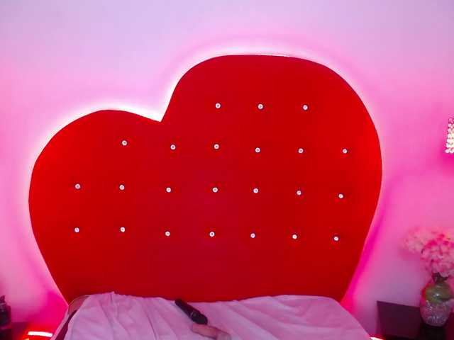 Bilder pamella-stone Hey guys, welcome my room!! I am a girl with great curves willing to take you to the land of the best pleasures you can live
