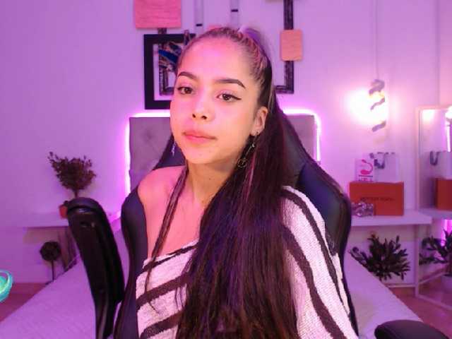 Bilder saraahmilleer hello guys welcome to my room help me complette my first goal : naked go enjoy me #latina#brunette#curvy#hot#young#18#pvt