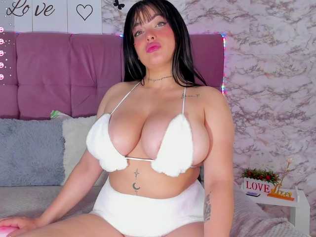Bilder Valerie-Baker I am the horny busty that you were looking for so much, do you want to see how I bounce on top of you? ♥#latina #bigboobs #bigass #lovense #anal #squirt